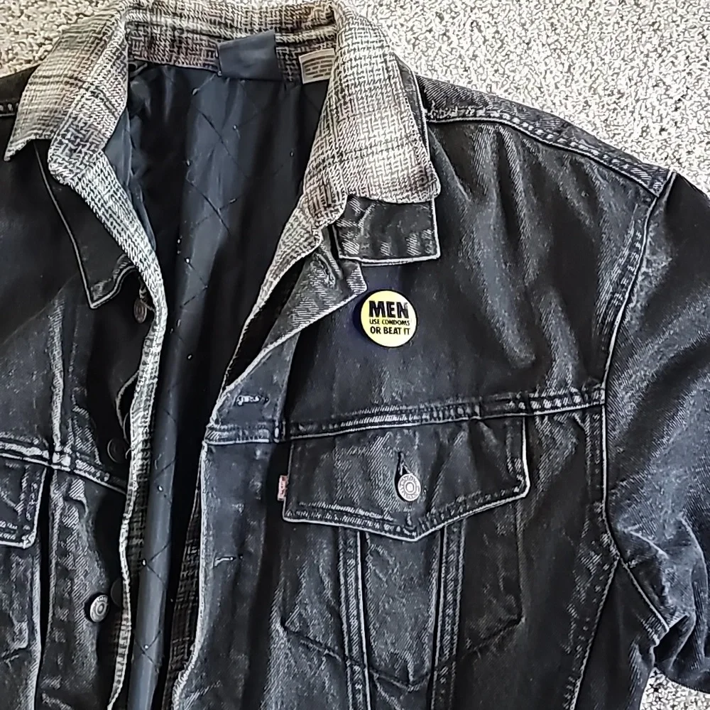 Levis trucker jacket circa 1989, Size medium. With Bullhead size medium insulat. - Picture 4 of 14